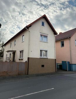 In zentraler Lage von Nidderau-Ostheim: gepflegtes Einfamilienhaus mit Hof und Garage - Nidderau