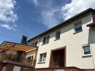 EINZUG OHNE RENOVIERUNGSKOSTEN, Einfamilienhaus mit Einliegerwhg. Panorama-Aussicht, 2 Garagen und angelegtem Garten - Ringgau