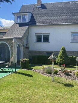 Attraktives Wohnhaus mit 2 Wohnungen und viel Nebengebäude - Weißenfels