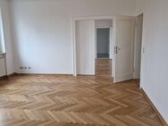 5-Raum-Wohnung mit Echtholzparkett, EBK und Balkon sowie Stellplatz - Döbeln