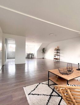 Freie moderne 3-ZKB-Wohnung mit großzügigem Wohn-/Essbereich im 2.OG und Stellplatz - Köln