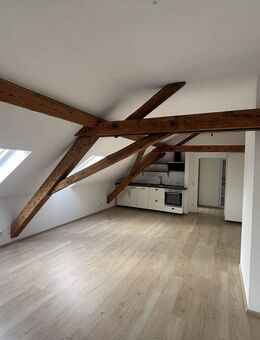 Schicke 1-Zimmer-Wohnung mit EBK im Dachgeschoss - Pastetten