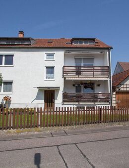 Geräumige Doppelhaushälfte mit zwei Wohnungen mit ruhiger und zentraler Lage in Ergolding! - Ergolding