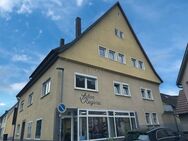 Charmantes 3-Familienhaus mit vielseitigem Gewerbepotential: Werkstatt, Friseur und 7 Garagen - Weilheim (Teck)