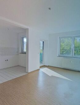 Sanierte 2-Zimmer-Wohnung mit Balkon und Tageslichtbad - Leuna