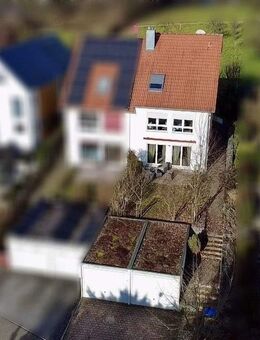 Attraktive und moderne Doppelhaushälfte in naturnaher Innenstadtrandlage - Nürtingen