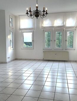 großer Wohn-Essbereich, Schlafen + Ankleide + Loggia optimal für Single oder Paar - Düsseldorf