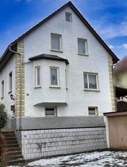 Freistehendes Einfamilienhaus mit zwei Garagen - Albstadt