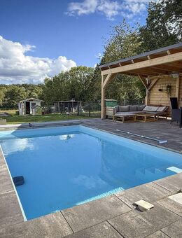 Außergewöhnliches Zweifamilienhaus mit Poollandschaft in Waldrandnähe sucht neue Eigentümer - Saarbrücken