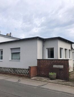 Großer Bungalow mit Garage in Mariental - Mariental