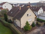 Geräumiges Haus mit Potenzial in guter Lage von Weidhausen bei Coburg - renovierungsbedürftig - Weidhausen (Coburg)