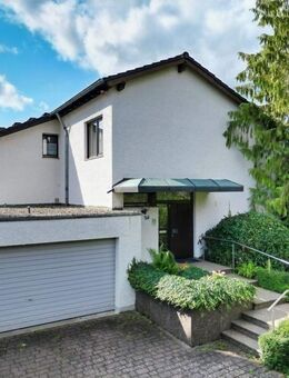 Exklusives Wohnen mit viel Platz, parkähnlichem Grundstück und Herkulesblick in Kirchditmold! - Kassel