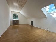 Geräumige DG-Wohnung in ruhigem Mehrfamilienhaus! - Hagenbach