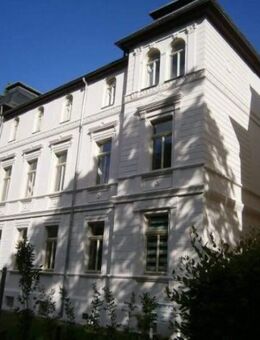 Über den Dingen stehen! 3 Raum Wohnung mit Dachterrasse und möblierter Küche zu vermieten! - Altenburg