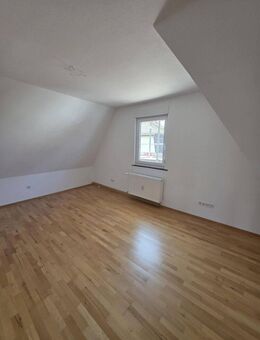 Charmante 3,5 Zimmer-Dachgeschosswohnung mit gehobener Innenausstattung in Friedberg - Friedberg (Hessen)