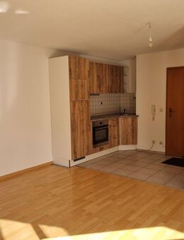 Gemütliche 2 Zimmer Maisonette Wohnung mit Terrasse und eingewachsenem Garten - Otterfing