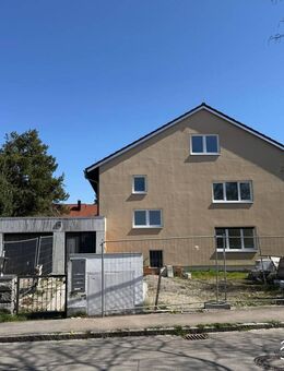 Mehrfamilienhaus mit drei Wohnungen auf tollem Grundstück und Nebengebäude zu verkaufen - Friedberg