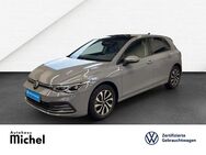 VW Golf, 1.5 TSI VIII Active Plus Panodach, Jahr 2023 - Gießen
