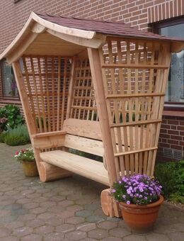 Überdachte Gartenbank. Hochzeitsgeschenk. Holzbank. - Steyerberg