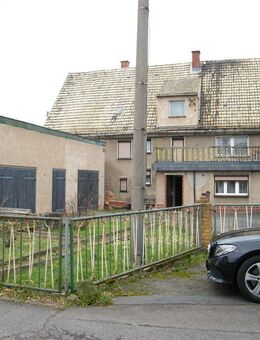 Unsaniertes Zweifamilienhaus in Stadtlage - Mügeln