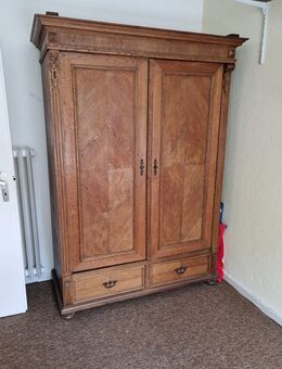 Kleiderschrank (Erbstück) - Bad Fallingbostel