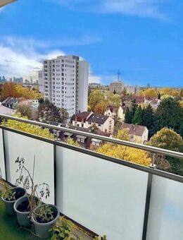 Schöne, sanierte 3 Zimmer ETW im 9.OG mit toller Fernsicht - Frankfurt (Main)