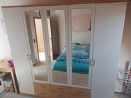 Großer Kleiderschrank mit Spiegeln - Köln