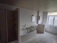 Große 3-Zimmer mit Laminat, Balkon, Wanne und Dusche in ruhiger Lage - Chemnitz