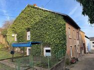Wohnhaus mit Nebengebäude und Gartenland - Tawern
