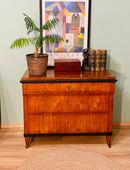 Kommode, antik, frühes Biedermeier, 1825, klare Linienführung, Kirschbaum ,Augenweide in 74831