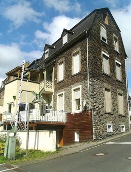 Traben-Trarbach/OT Traben: Renovierungsbedürftiges Reihenendhaus mit Freisitzen und Stellplatz - Traben-Trarbach