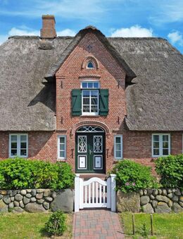 Wohnen unter Reet - idyllisches Anwesen mit schönem Grundstück - Oldsum