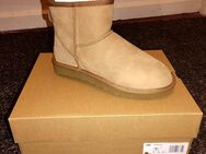 UGG Lederstiefel Classic Mini II / Gr. 38 - Hamburg