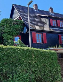 Charmantes Einfamilien-Holzhaus mit Gartenidylle und Wellness-Oase in Hambach - Dittelbrunn