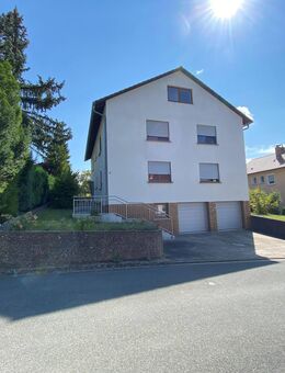 Zweifamilienhaus mit Ausbaupotential in ruhiger Lage von Seßlach - Seßlach