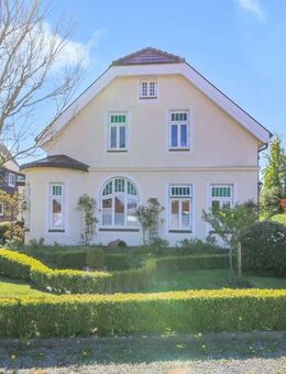 Schönes EFH, ca. 305 m² mit Doppelgarage, Garten und zwei Terrassen im Küstenbadeort Hooksiel - Wangerland