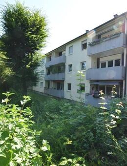 Ruhige und im Grünen gelegene, renovierungsbedürftige 2-Zimmer-Wohnung mit schönem Balkon. - Konstanz