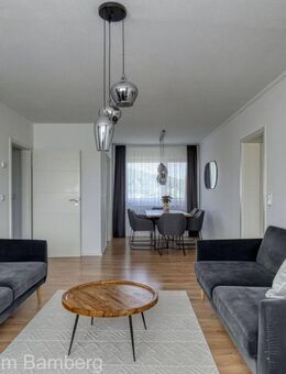 Umfangreich modernisierte 3-Zimmer-Eigentumswohnung mit Aufzug, Loggia und traumhaftem Seehofblick - Memmelsdorf