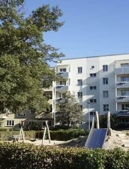 (KLEINE) 3 Zimmerwohnung am Hanseplatz sucht neue Mieter - Erfurt
