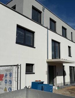 SOMMERANGEBOT, SANKT AUGUSTIN -NEUBAU- 4 Zimmer EG-Whg. mit 110 m² Wfl. Garten, Nähe HIT, ruhig - Sankt Augustin
