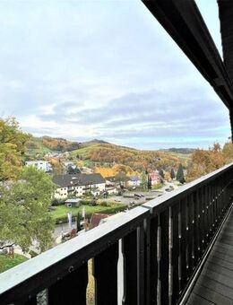 Exklusive 3-Zimmer-Maisonette-Wohnung in bevorzugter, unwiederbringlicher Panoramawohnlage - Sasbachwalden