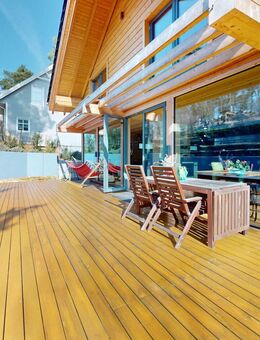 Nachhaltig & stilvoll: Energieeffizientes Holzhaus mit Eichenparkett und Kaminofen - Rangsdorf