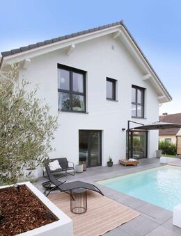 von Privat: Exklusives Einfamilienhaus mit moderner Architektur - Weisendorf