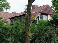 Gemütliche 2,5 Zimmer-Dachgeschosswohnung mit Balkon, Einbauküche und großem Dachboden - Bremen