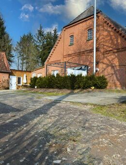 Einfamilienhaus mit zweiter Wohneinheit im Nebengebäude auf großem Grundstück - Hittbergen