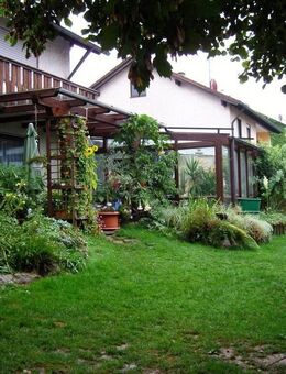 Großzügiges EFH mit eingewachsenem Garten in schöner, ruhiger Lage - Mauern