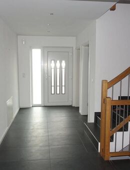 DHH mit gehobener Ausstattung in Griesstätt, mit Carport und 2 Stellplätzen - Griesstätt