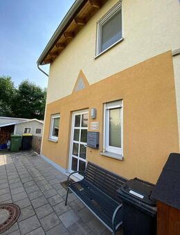 Familiensitz mit Obstgarten Reiheneckhaus mit zwei Carports - Langenzenn