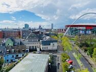 Über den Dächern von Köln: Blick auf Dom, LanxesArena, Kranhäuser die ganze Stadt - Köln