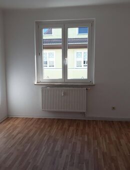 Große 2 Raumwohnung mit Wohnküche im 1. Obergeschoss - Braunsbedra